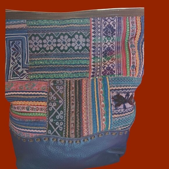 Bohemian Chic Embroidery Crossbody Bag With Adjustable Strap & Zipper Closure - Picture 3 of 10